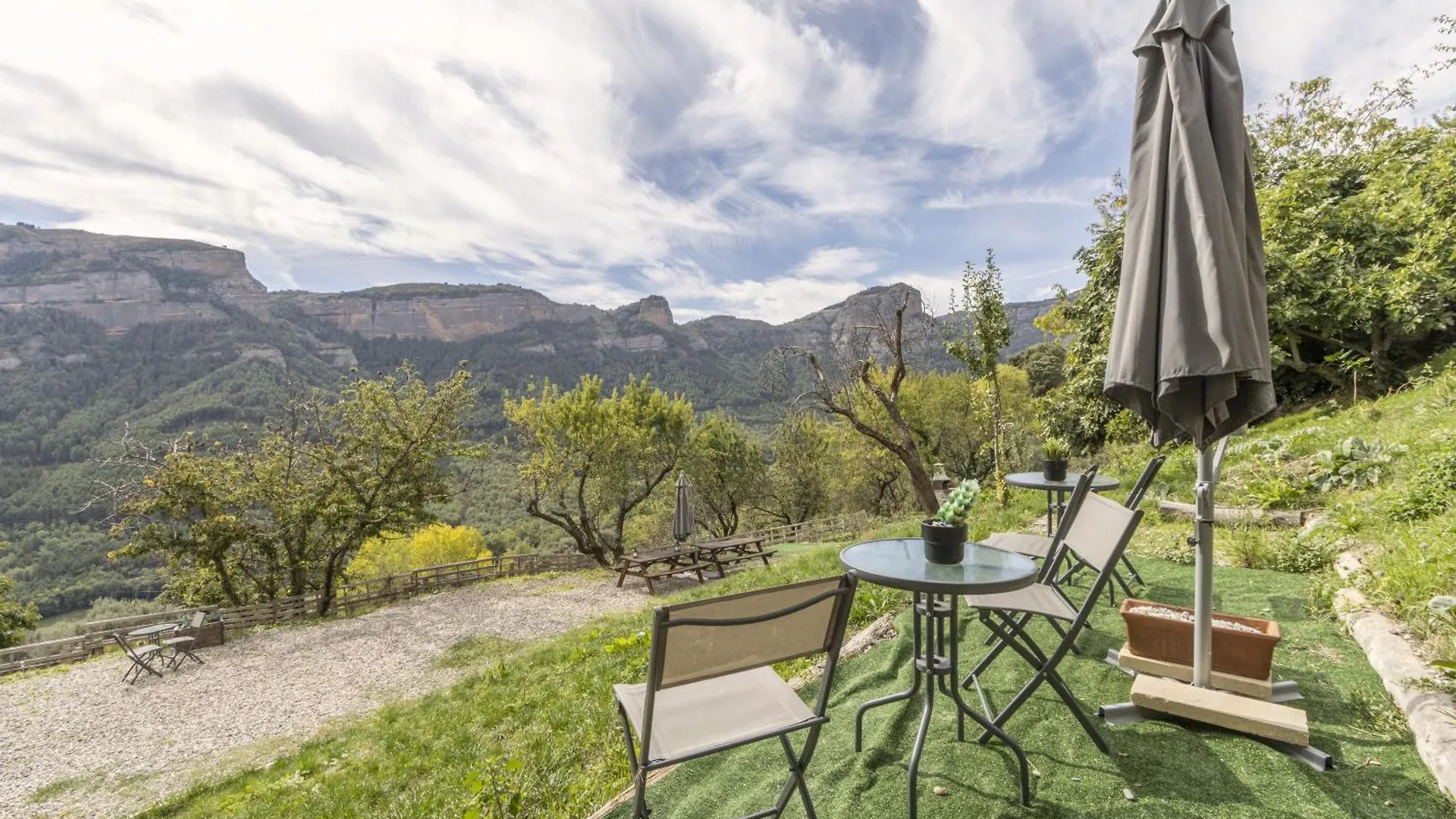 Cova Cuberes Guest House Erinya
