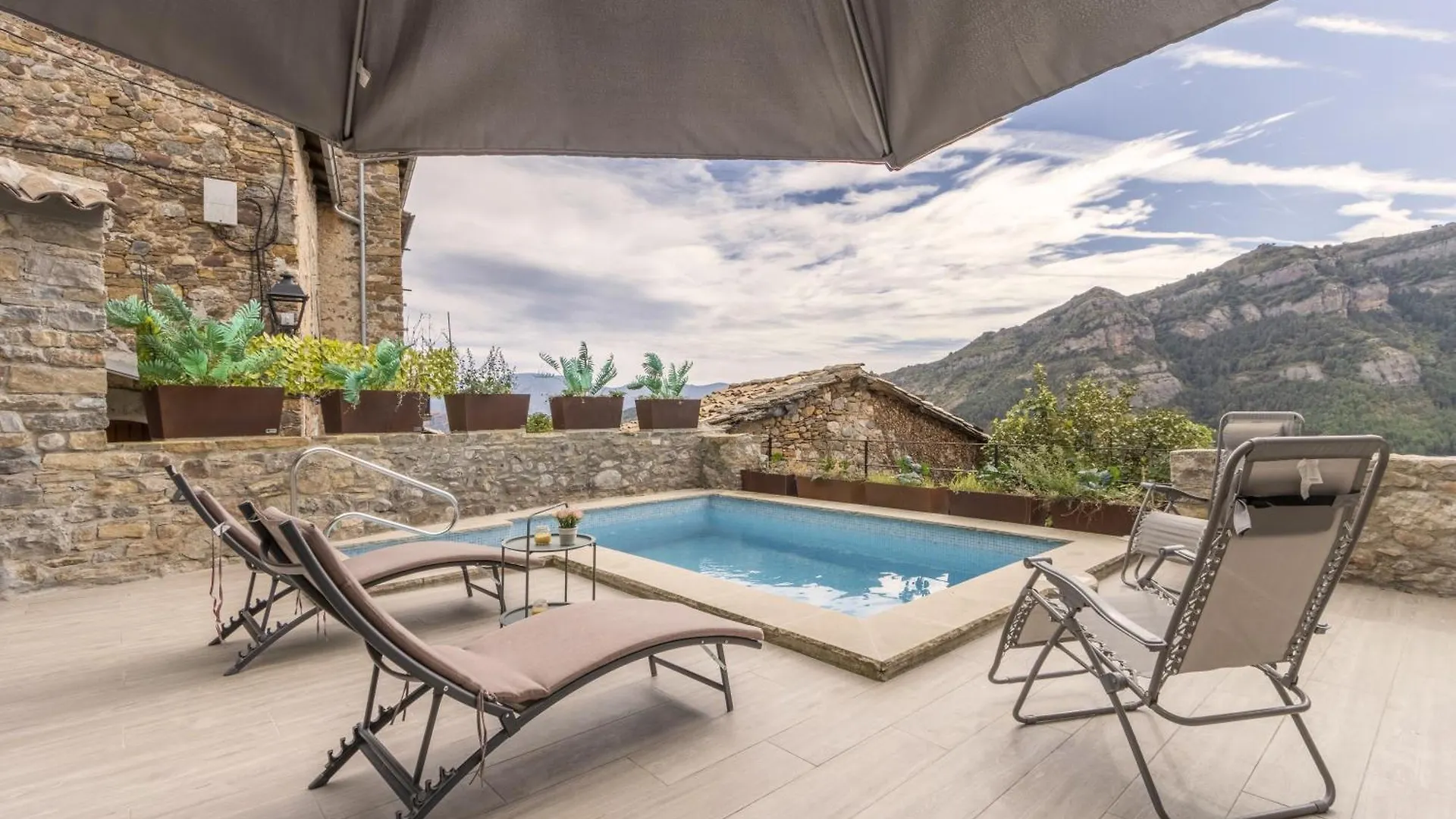 Cova Cuberes Guest House Erinya