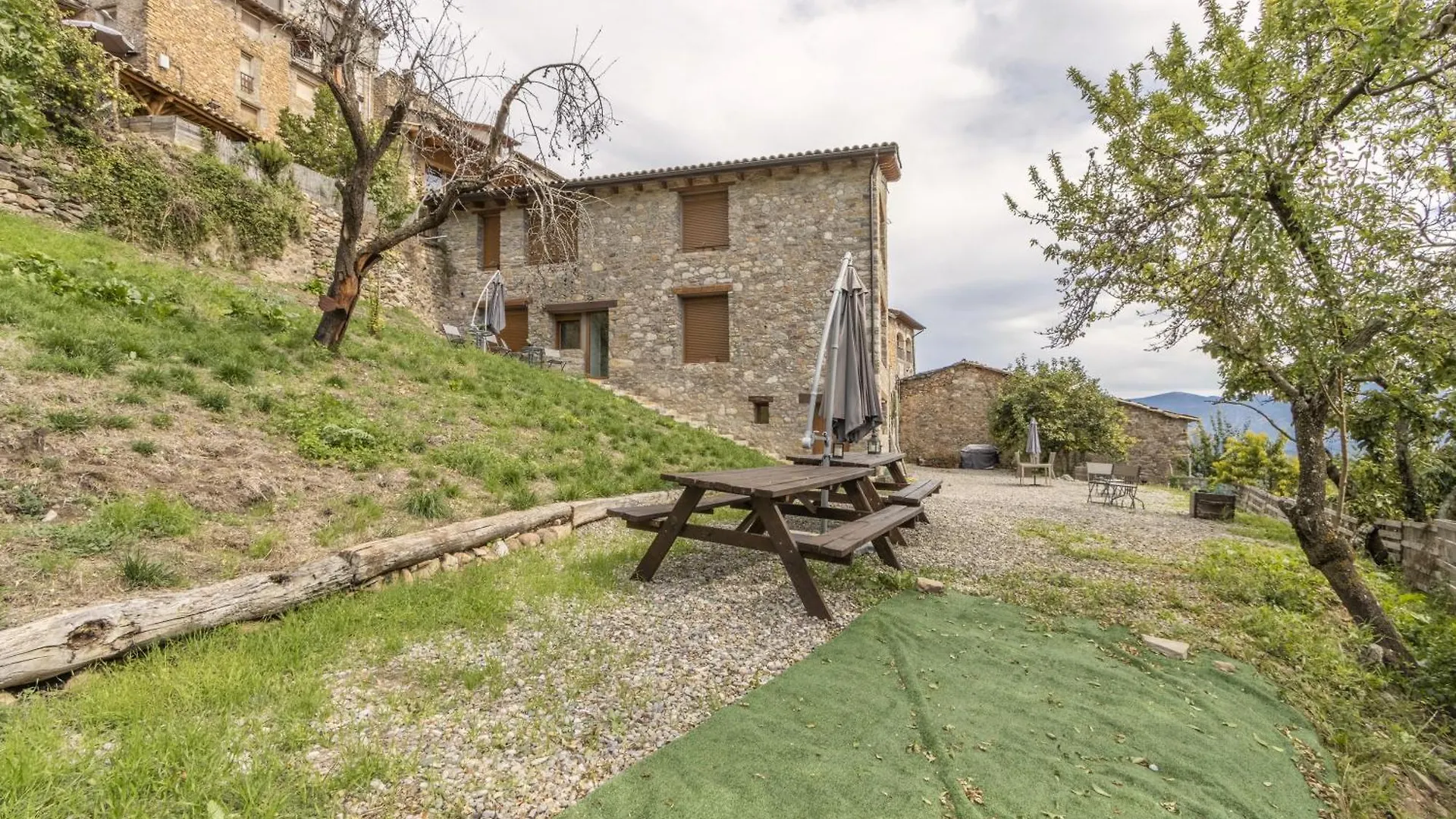 Cova Cuberes Guest House Erinya Country house